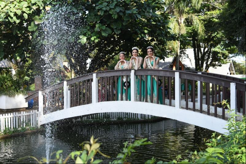 Rainha e Princesas participaram de uma sessão de fotos