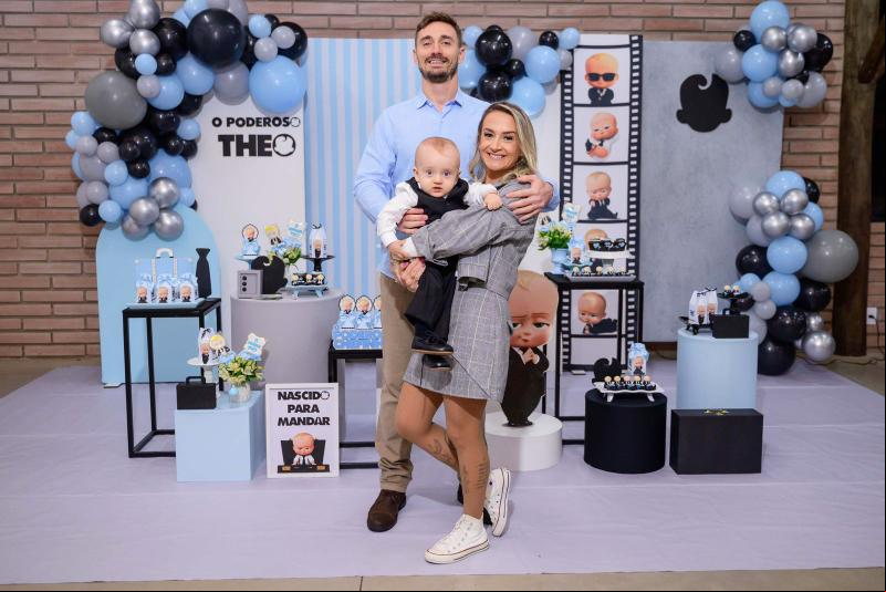 Theo Adams, filho da Raquel Adams e do Thomas Adams, completou 1 aninho. A data foi celebrada no dia 10 de maio, com festa na Casa Allegro
