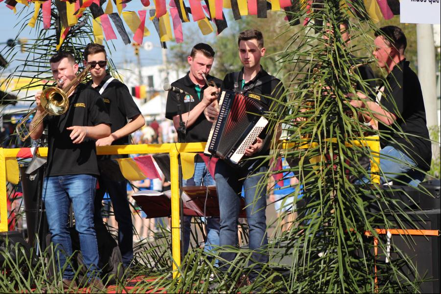 Várias bandinhas animaram o evento