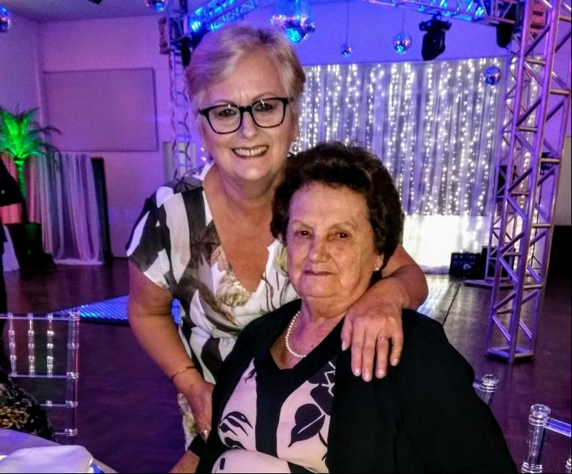 Verônica Leocádia Weber completou 85 anos no último dia 23. Na foto, com a filha Ieda