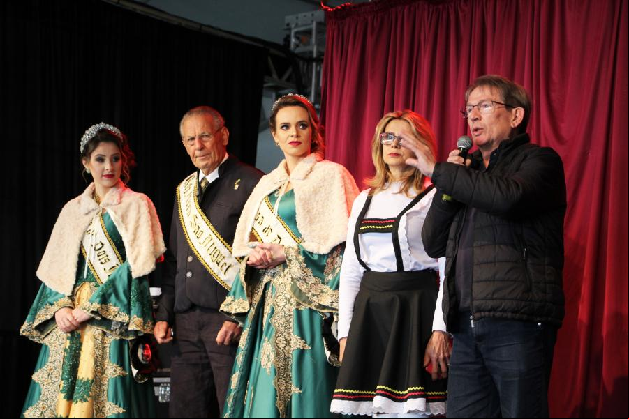 Vice-prefeito Juarez Stein representou o poder público na manhã desta sexta-feira, ao lado da corte do município