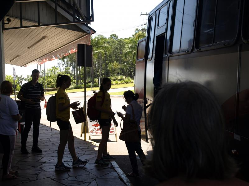 Empresa já demitiu 60% dos funcionários e vendeu sete ônibus